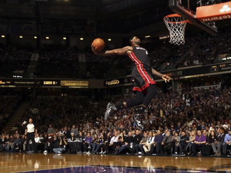 LeBron James of the Miami Heat dunks the ball   guemblung.biz
